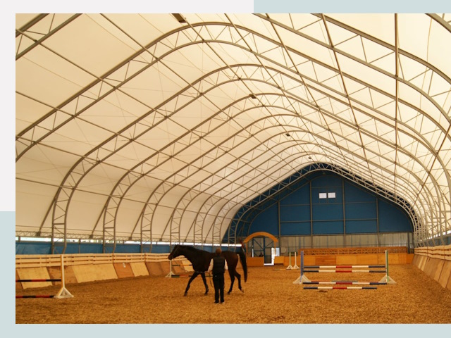 Строительство конных манежей в Междуреченске